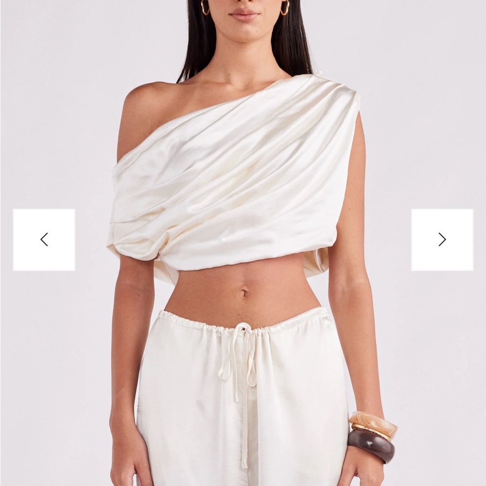 Chic Off-Shoulder Cream Crop Top